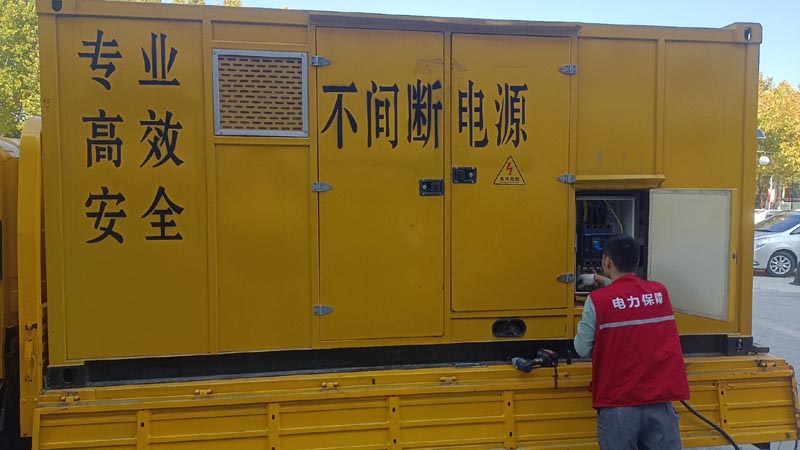 阜沙镇柴油发电机组和UPS电源配合使用时，如何避免切换过程中的电力中断？